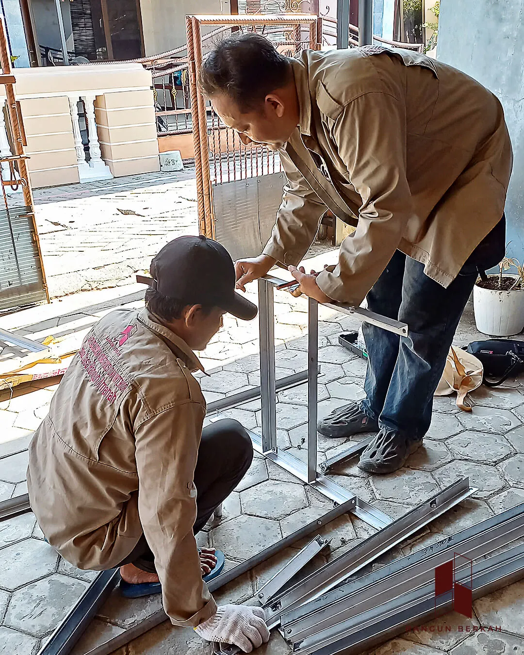 img-bangunberkah-perakitan-tower-2